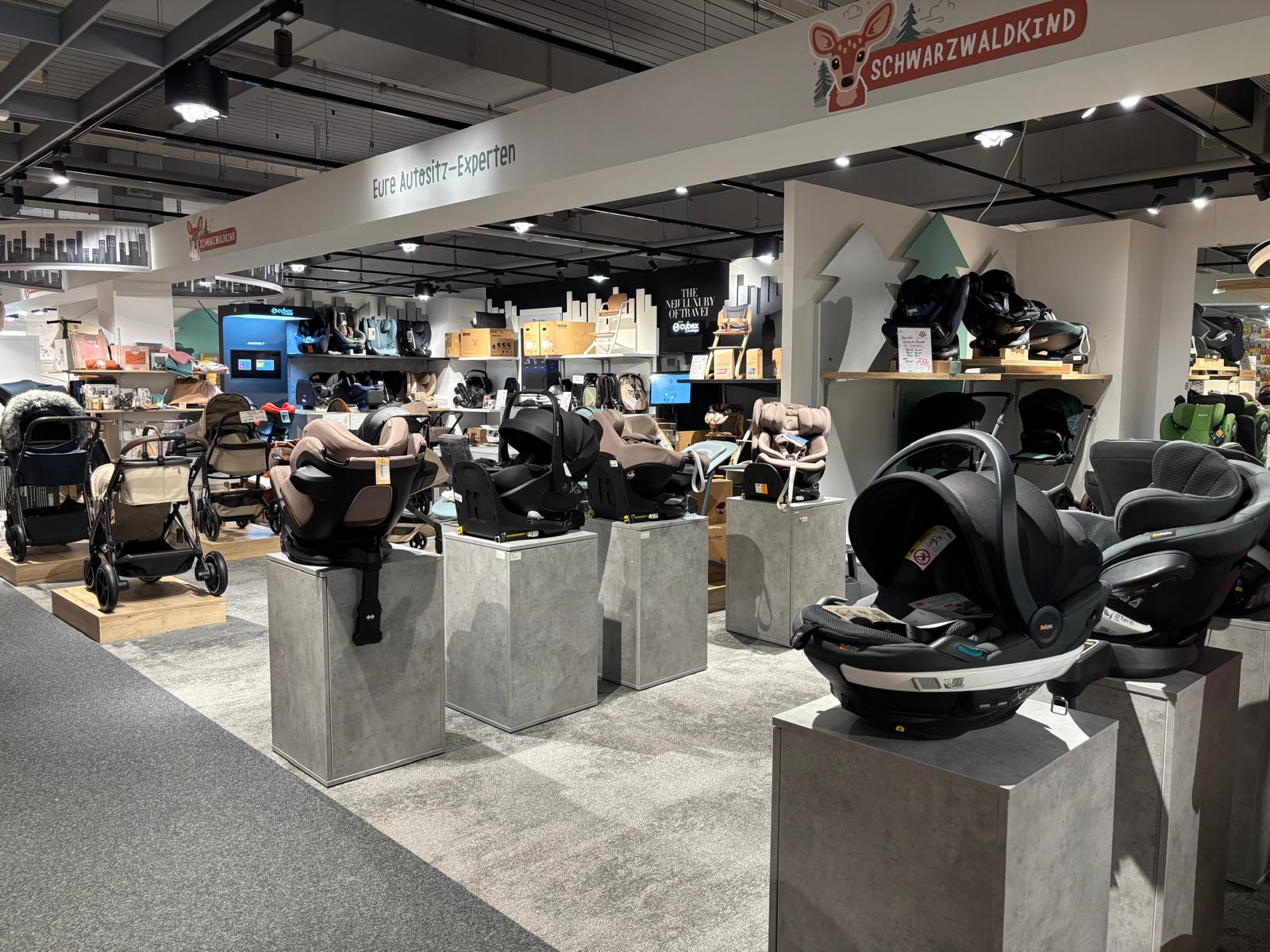 Store Interior Kinderwagen